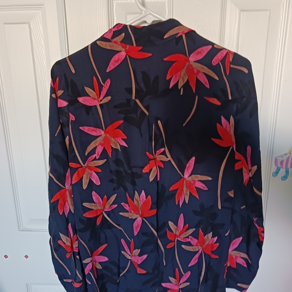 SEZANE FLORENCE TOP PETAL PRINT NAVY BLUE. USED WOMEN GREAT CONDITION - Picture 4 of 10